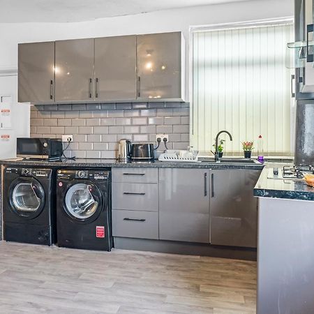 Rochdale 3 Bedroom House 2 Bath With Free Parking Sleeps 7 Exterior foto