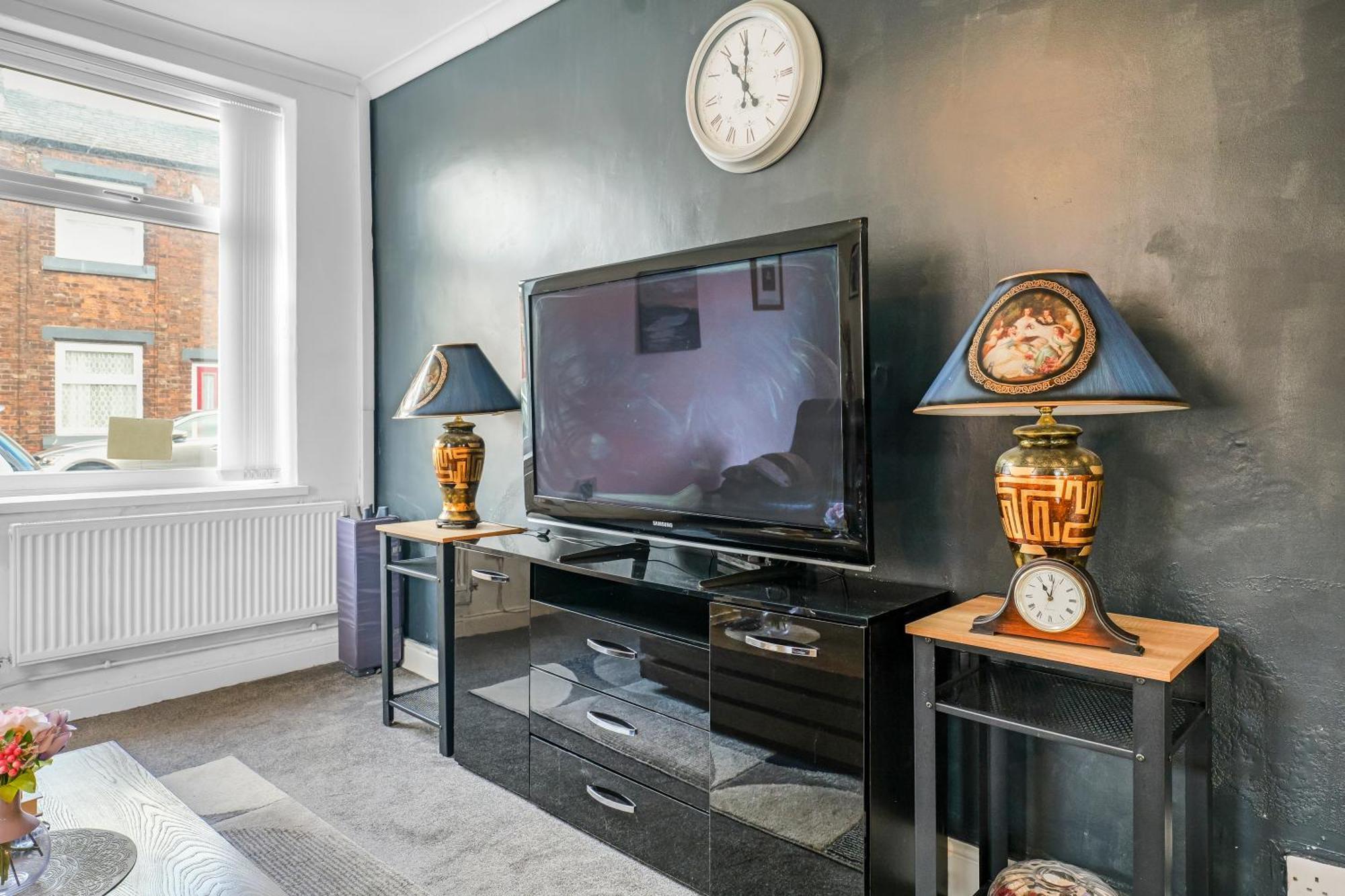 Rochdale 3 Bedroom House 2 Bath With Free Parking Sleeps 7 Exterior foto