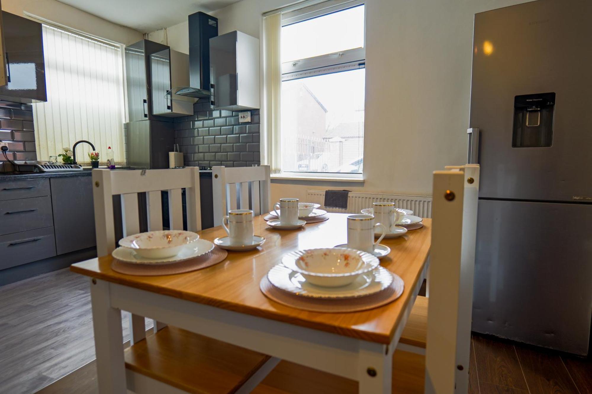 Rochdale 3 Bedroom House 2 Bath With Free Parking Sleeps 7 Exterior foto
