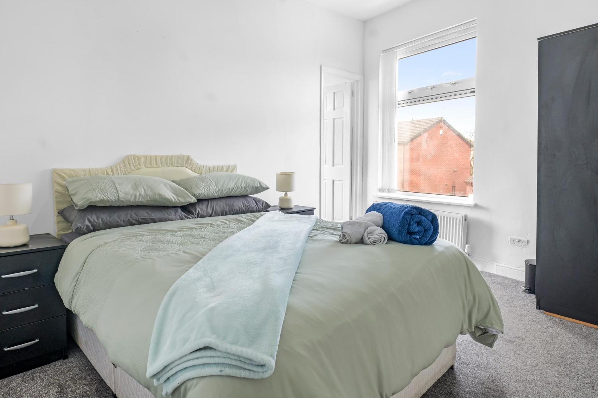 Rochdale 3 Bedroom House 2 Bath With Free Parking Sleeps 7 Exterior foto